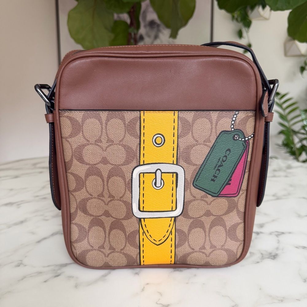 Coach Hudson Crossbody 21 Signature Canvas With Trompe L'oeil Print KHAKI CH200